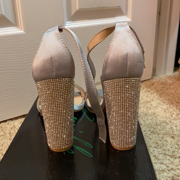 High heels - Picture 3 of 5